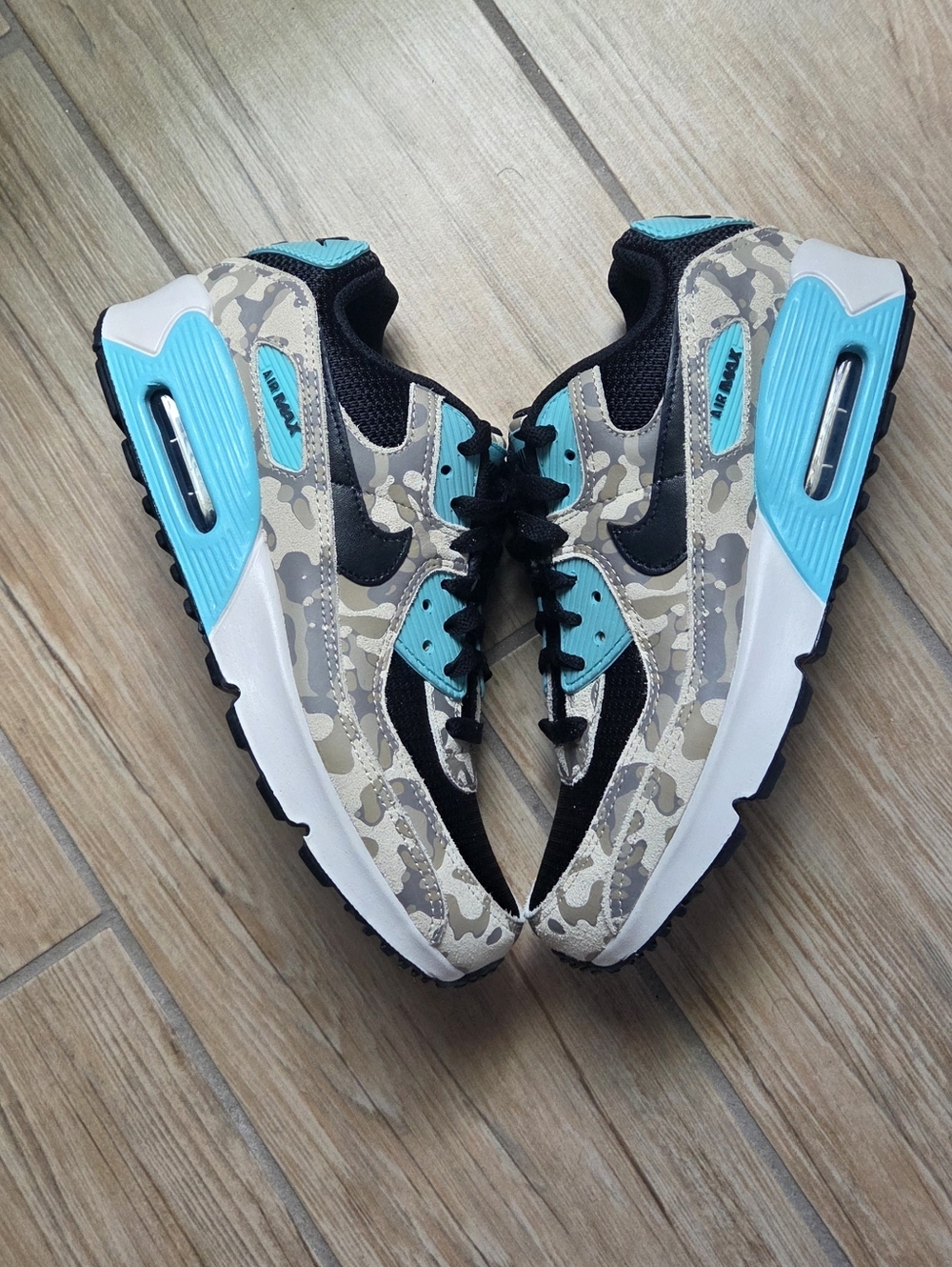 SOLD!!Nike Air Max 90 Aurora Green